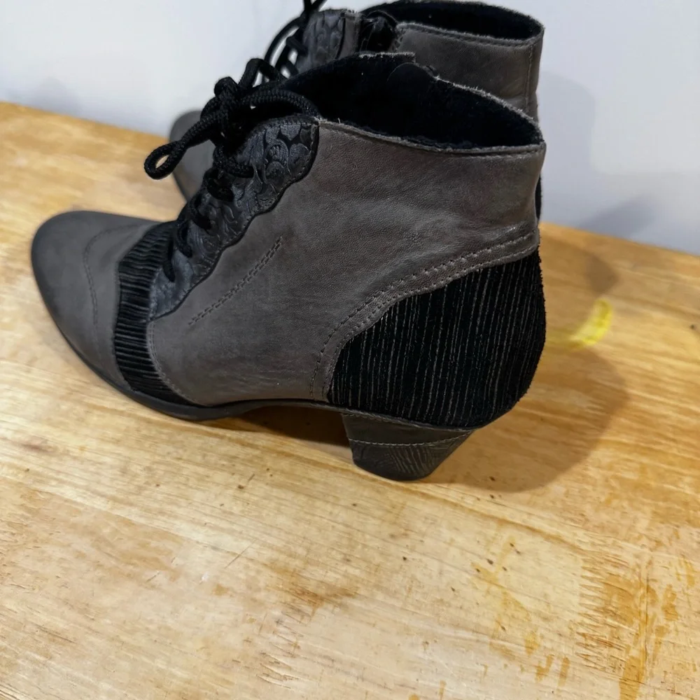 Women's Remonte Cheyenne 89 booties lace up heel size 38 zipper sides